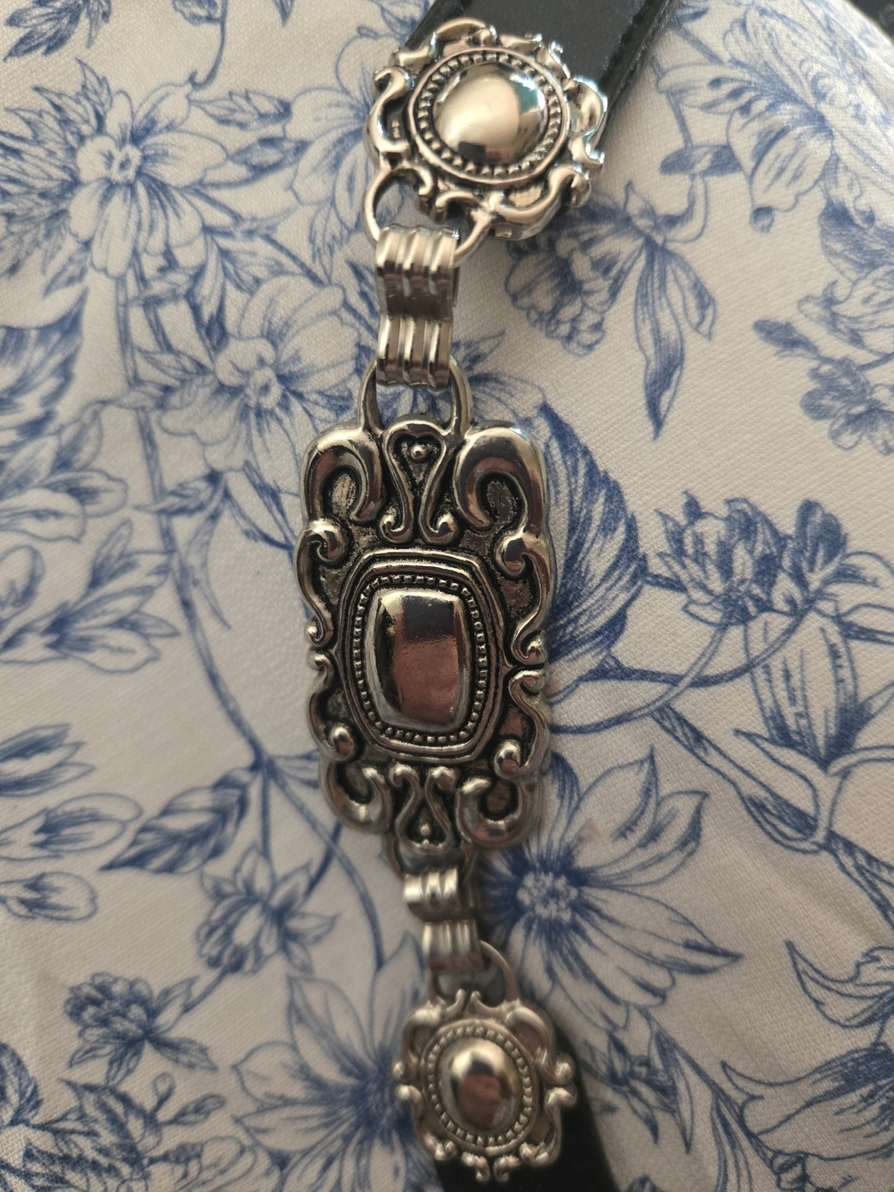 vintage-style black leather belt featuring ornate silver-tone concho medallions - Picture 5 of 6